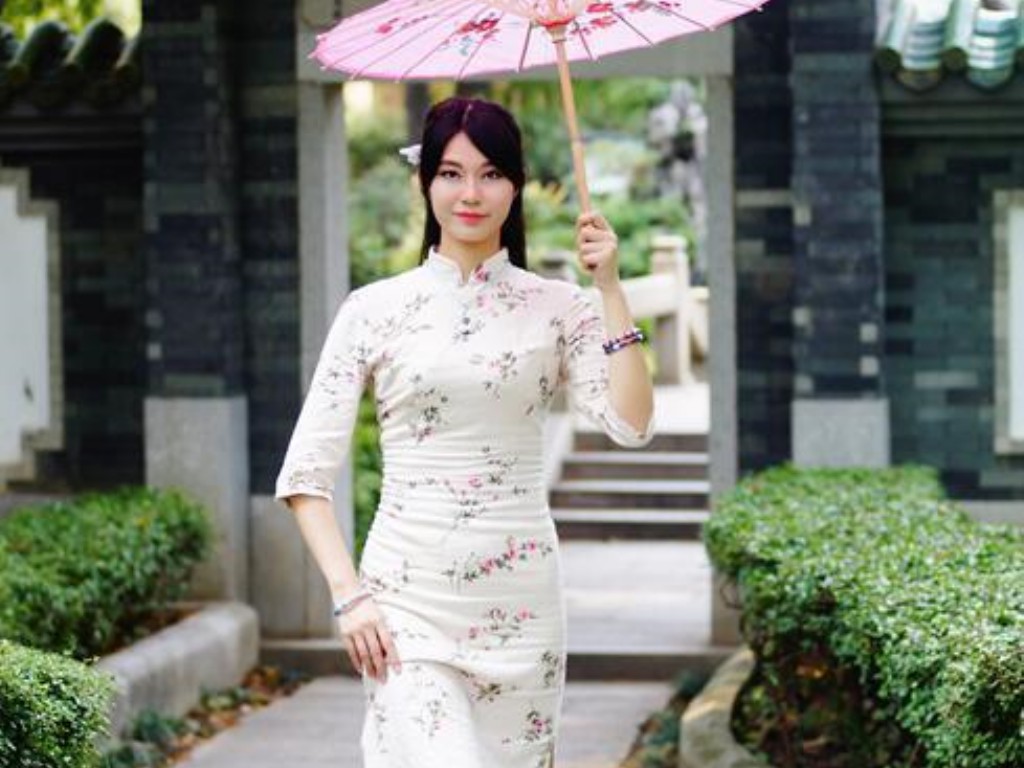 手机版传奇手游怎么玩？(如何开传奇手游公司赚钱？)